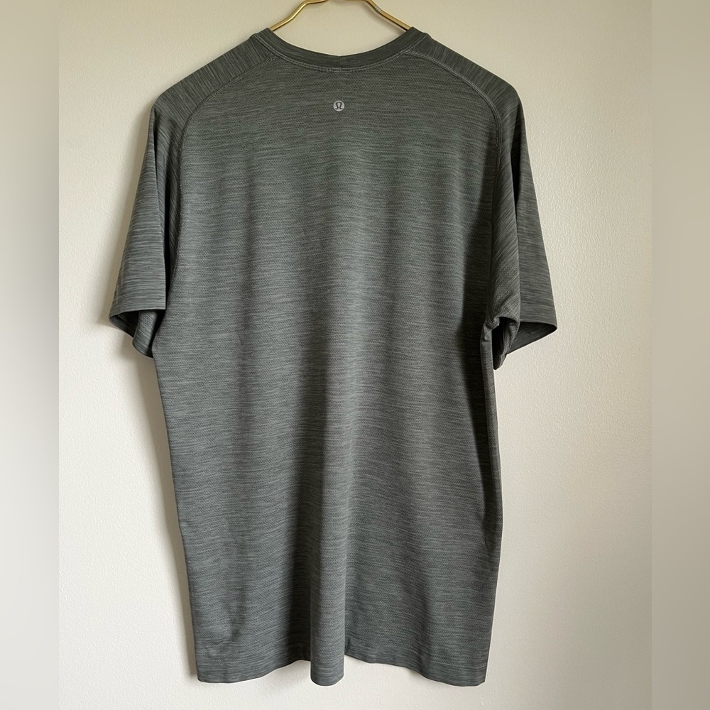Lululemon gray t-shirt yoga sport GET OUTSIDE GET SWATY Sz L -XL - Picture 2 of 7